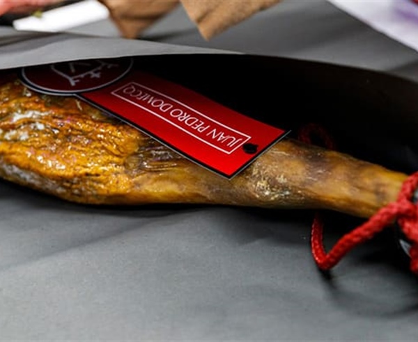 Cómo disfrutar de los mejores jamones Ibéricos de bellota y embutidos ibéricos españoles en Francia