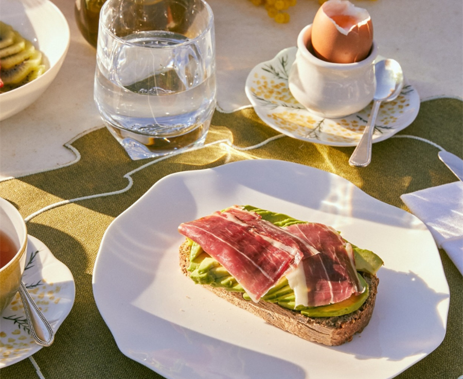 Jambon ibérique 100 % : le luxe espagnol pour le petit-déjeuner, le déjeuner ou le dîner
