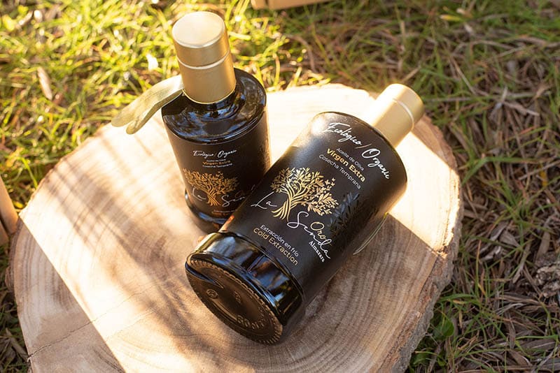 Oro la Senda Extra Virgin Olive Oil: innovation, family, sustainability, and excellent quality.