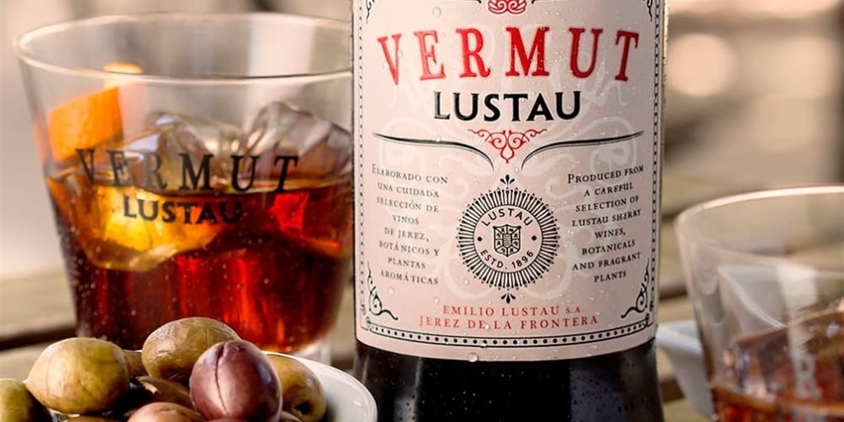 The aperitif, always with vermouth! Spanish tradition in your glass.