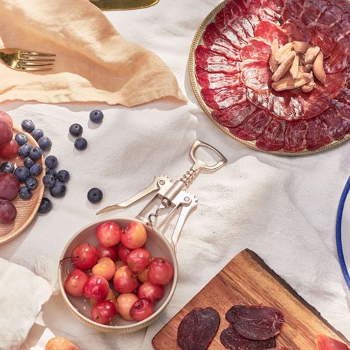 The perfect picnic... starts with a taste of Spain.