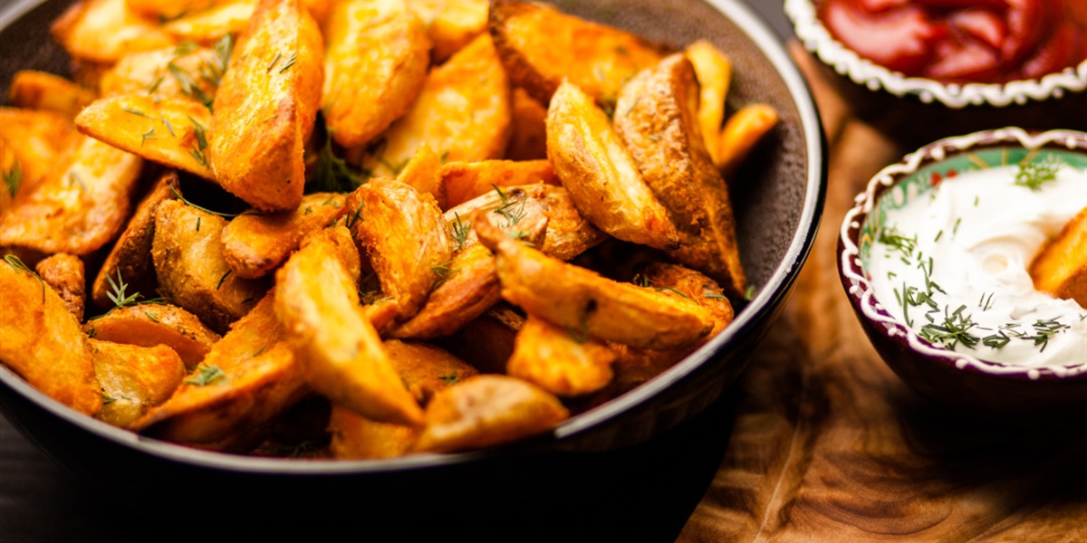 Patatas Bravas: a legendary tapa, two sauces with a Spanish soul