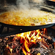 Cuisine méditerranéenne : paella, risotto et accords avec des vins blancs et effervescents