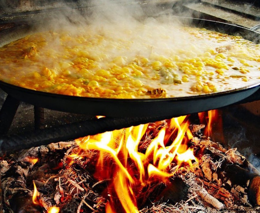 Cuisine méditerranéenne : paella, risotto et accords avec des vins blancs et effervescents