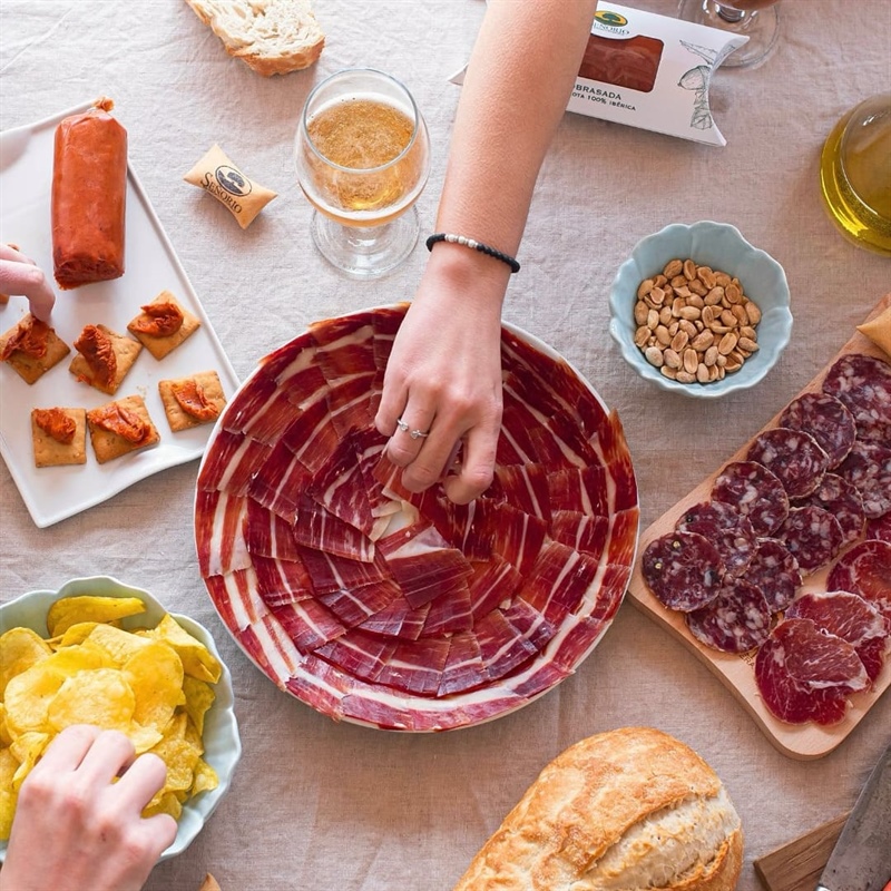 Hand-sliced Ibéricos: the smartest way to enjoy 100% Iberian ham