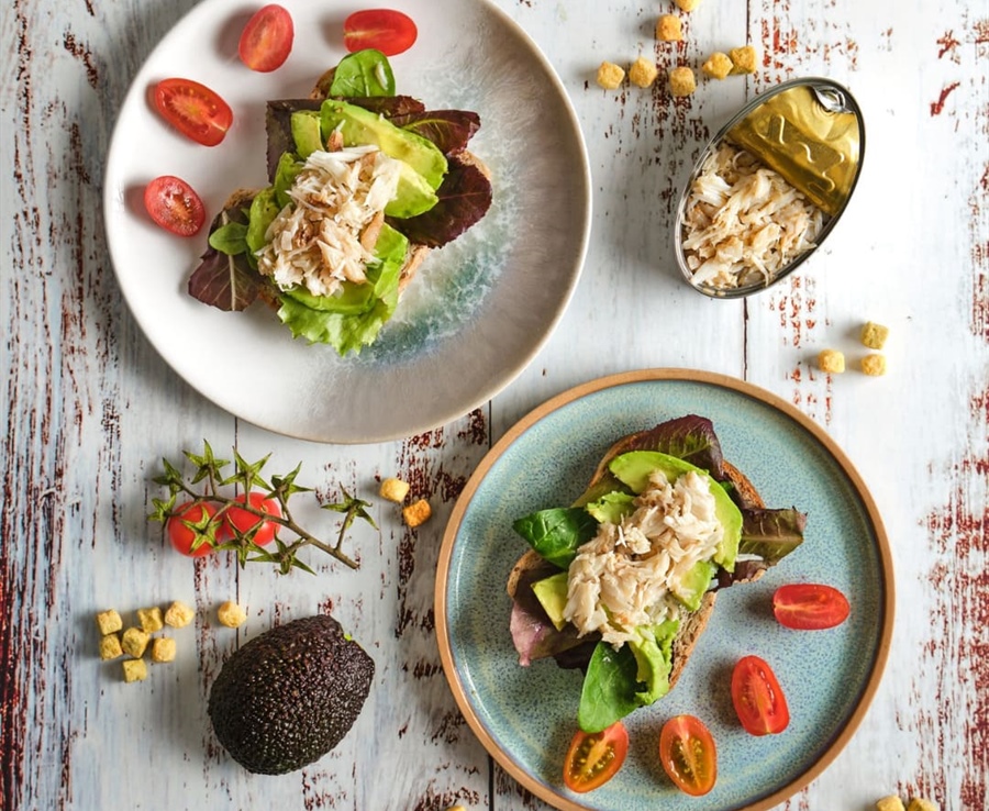 Produits gastronomiques prêts à consommer : conserves haut de gamme et plats de riz en 15 minutes