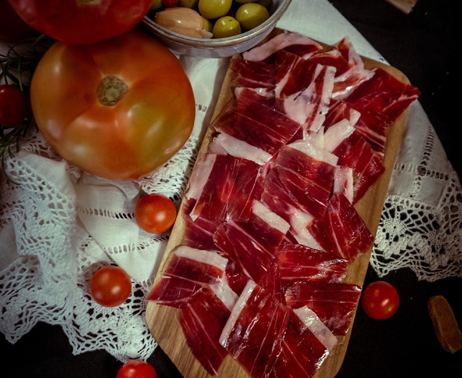Navarretinto Ibéricos : l'excellence des jambons 100 % de race ibérique issus de la Dehesa d'Estrémadure