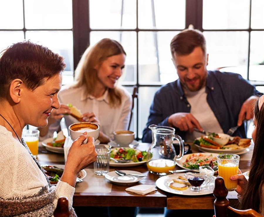 Millennials et la génération Z réinventent la gastronomie : l'essor de l'apéritif, du tardeo et de la consommation gastronomique sans alcool