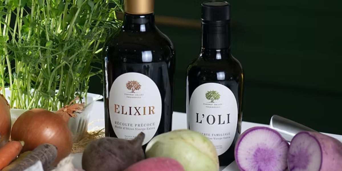 Fabriquée en Catalogne : huile d'olive extra vierge Arbequina, la saveur la plus élégante de la Méditerranée.