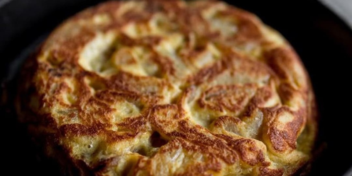 Tortilla de Patatas Española: Con o Sin Cebolla, el Plato que Conquista al Mundo