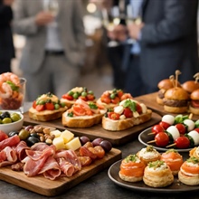 Snacks gourmet para reuniones con acierto