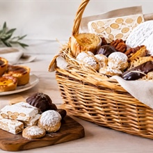 Dulces españoles para cesta gourmet que triunfan