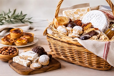 Dulces españoles para cesta gourmet que triunfan